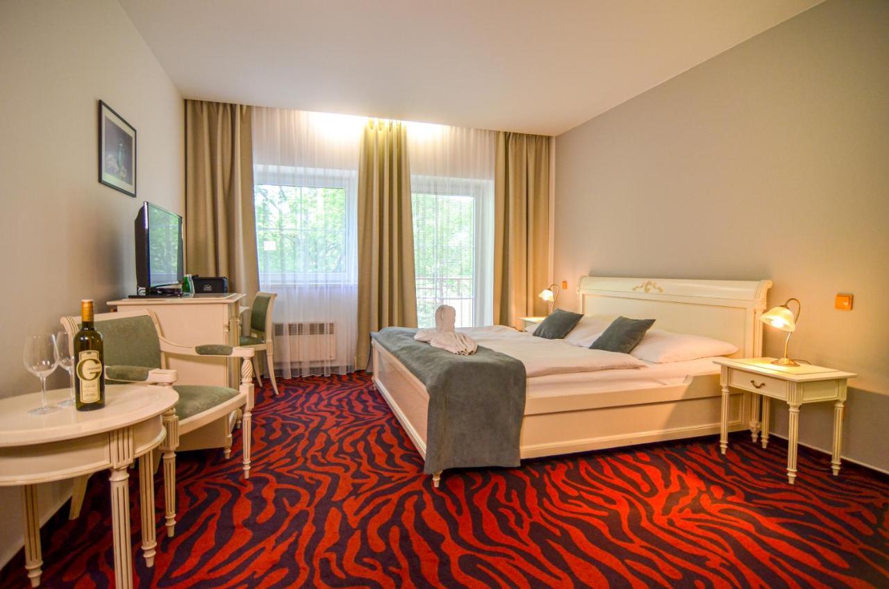 Hotel Galant Lednice Luaran gambar