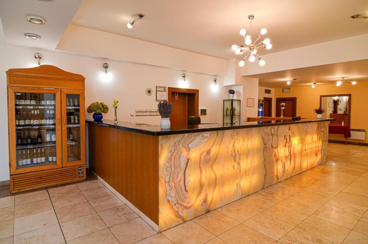 Hotel Galant Lednice Luaran gambar