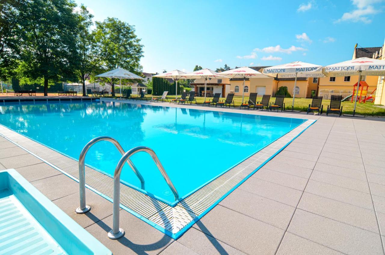 Hotel Galant Lednice Luaran gambar