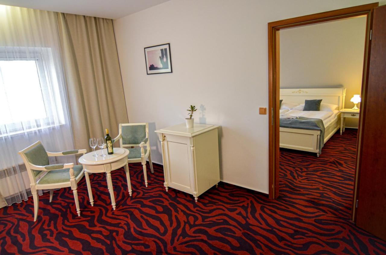 Hotel Galant Lednice Luaran gambar
