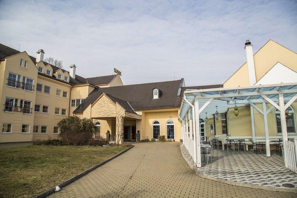Hotel Galant Lednice Luaran gambar