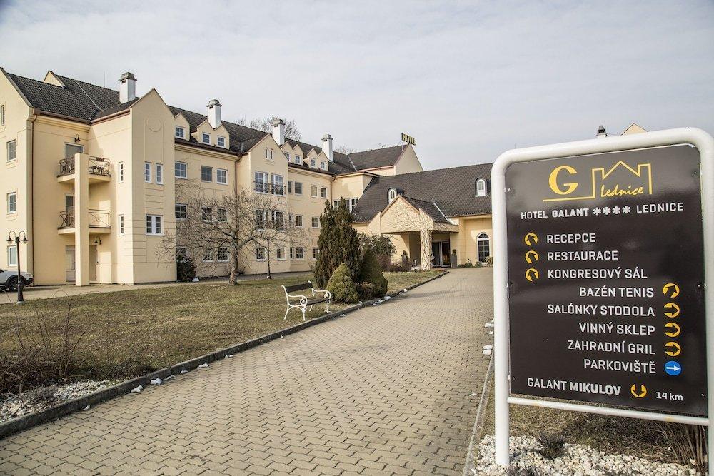 Hotel Galant Lednice Luaran gambar