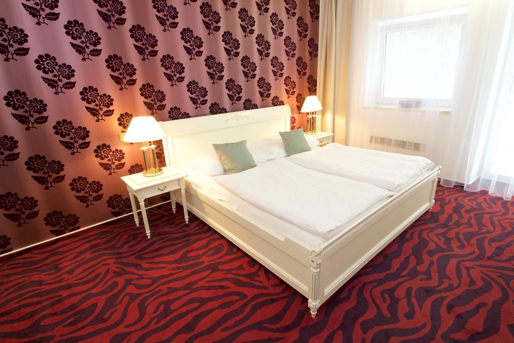 Hotel Galant Lednice Luaran gambar